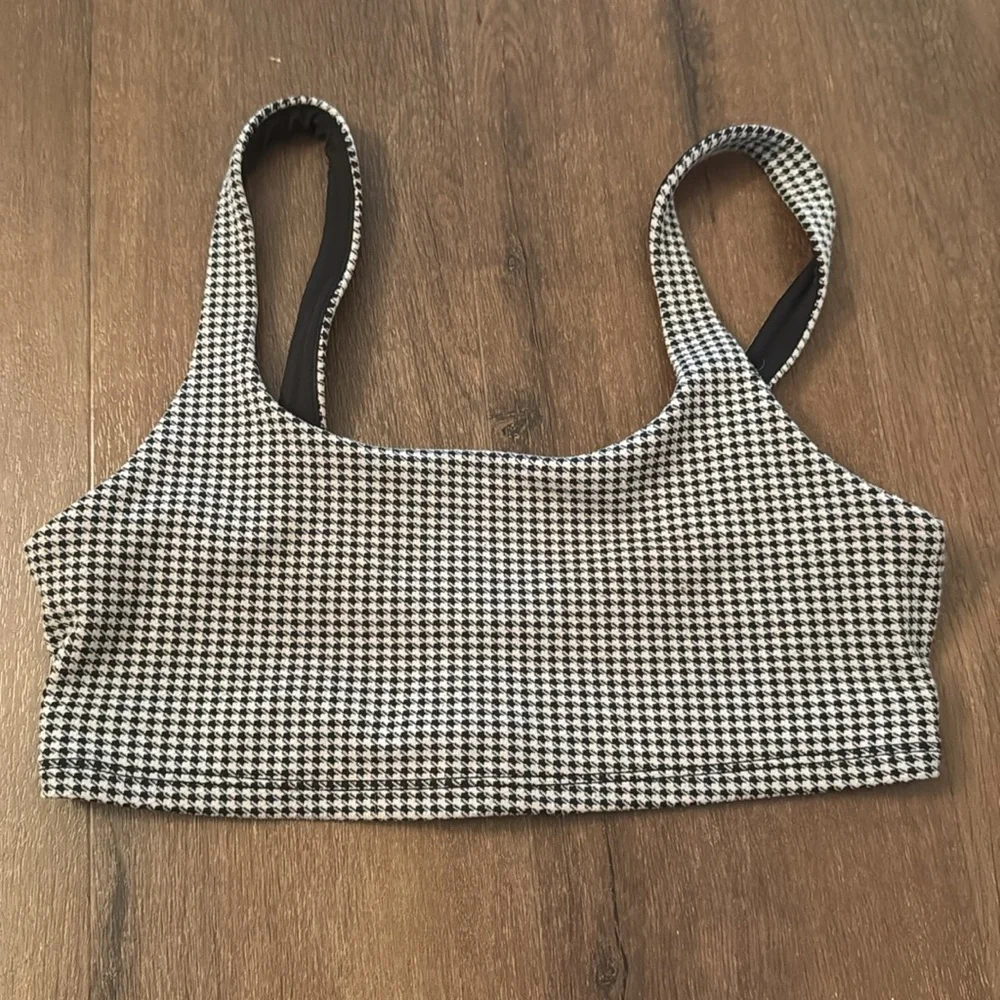 ALO Yoga black white